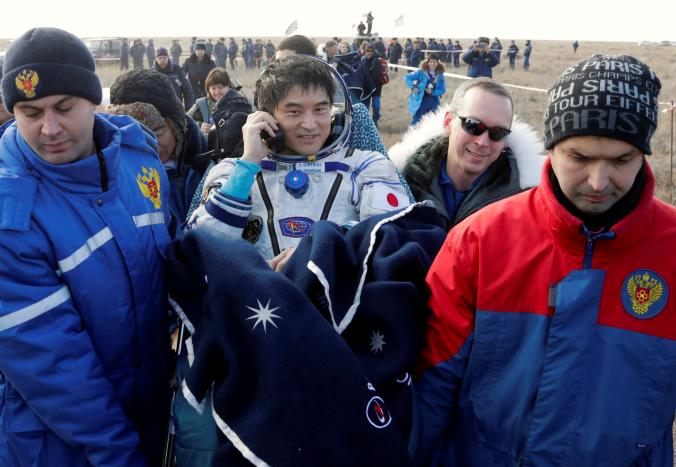 Не было времени на новости с Земли: три космонавта вернулись с МКС